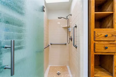 Bath - 6489 Alta Gracia, Tujunga, CA 91042 photo 3 of 5