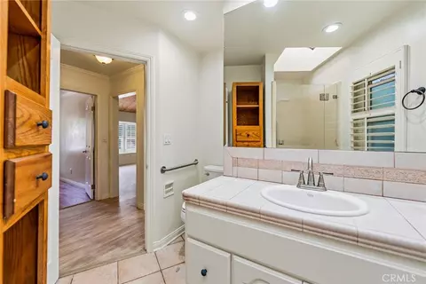Bath - 6489 Alta Gracia, Tujunga, CA 91042 photo 1 of 5