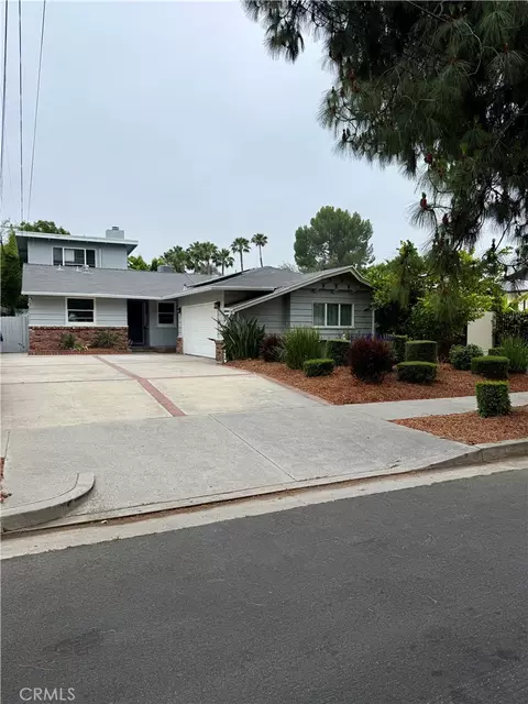22814 Collins, Woodland Hills, CA 91367