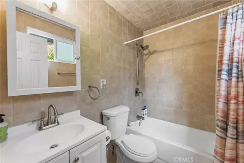 Bath - 706 E Palmer, Compton, CA 90221 photo 4 of 5