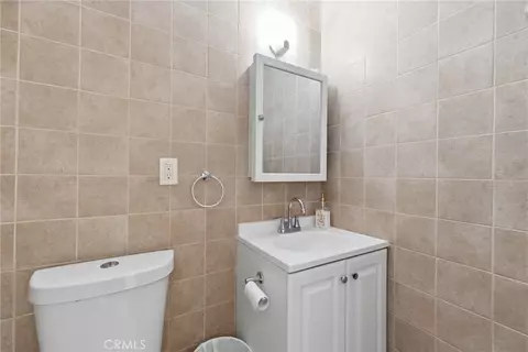 Bath - 706 E Palmer, Compton, CA 90221 photo 1 of 5
