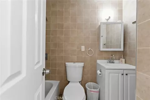Bath - 706 E Palmer, Compton, CA 90221 photo 2 of 5
