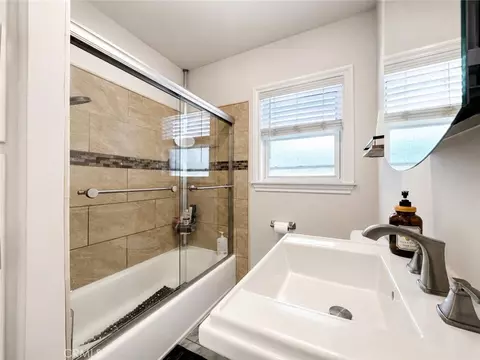 Bath - 8734 Parrot Ave, Downey, CA 90240 photo 3 of 4