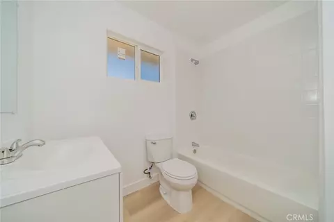 Bath - 13336 Mohawk Rd, Apple Valley, CA 92308 photo 2 of 2
