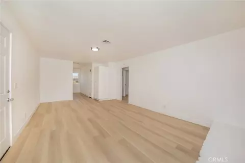 Living - 13336 Mohawk Rd, Apple Valley, CA 92308 photo 4 of 7
