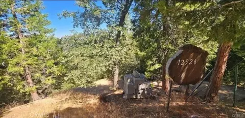 25126 Jewel Dr, Crestline, CA 92325