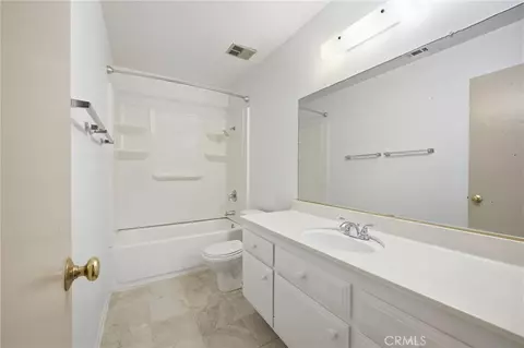 Bath - 8231 Carnation Ct, Riverside, CA 92503 photo 1 of 2