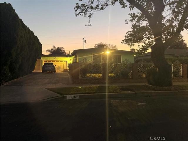 8815 Wakefield Ave, Panorama City, CA 91402