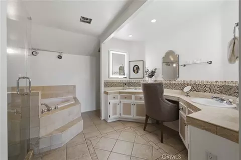 Bath - 1453 Timberlane, Riverside, CA 92506 photo 1 of 3