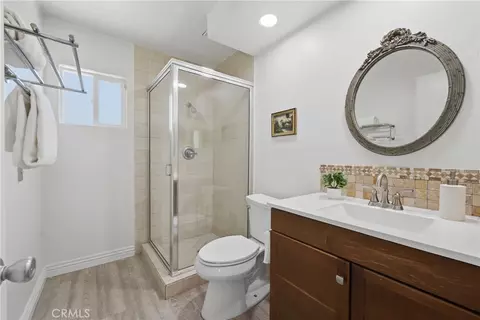 Bath - 1453 Timberlane, Riverside, CA 92506 photo 3 of 3