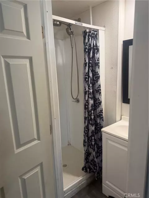Bath - 507 Coudures Way, Perris, CA 92571 photo 4 of 10