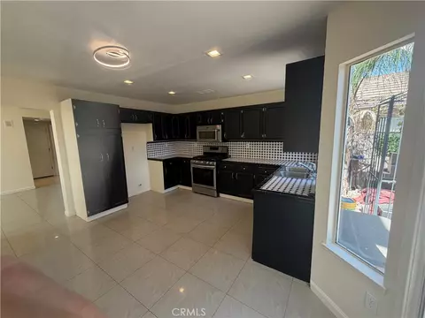 Kitchen - 507 Coudures Way, Perris, CA 92571 photo 2 of 3