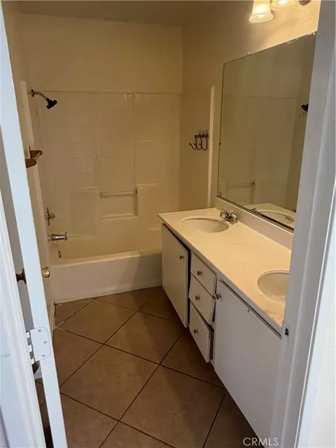 Bath - 507 Coudures Way, Perris, CA 92571 photo 1 of 10