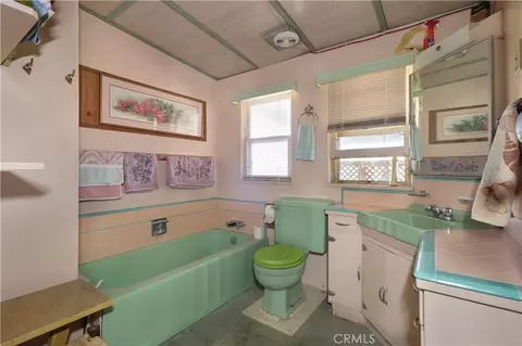 Bath - 7594 Fairlane, Lucerne Valley, CA 92356 photo 1 of 1
