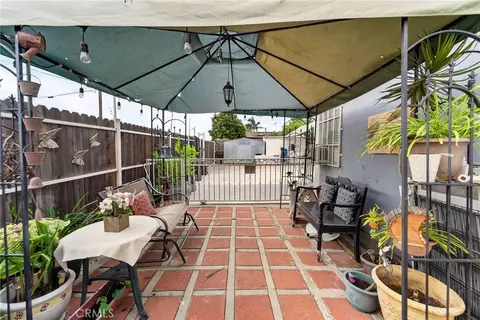 Exterior - 400 W Maple St, Compton, CA 90220 photo 6 of 8