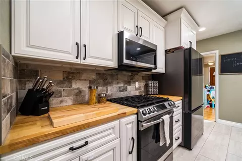 Kitchen - 5595 Hawthorne, Montclair, CA 91763 photo 5 of 5