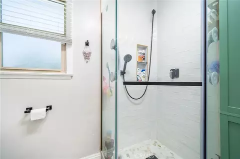 Bath - 5595 Hawthorne, Montclair, CA 91763 photo 2 of 3