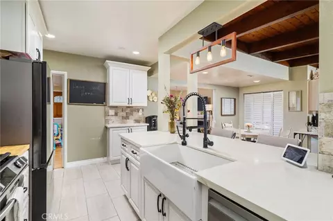 Kitchen - 5595 Hawthorne, Montclair, CA 91763 photo 4 of 5