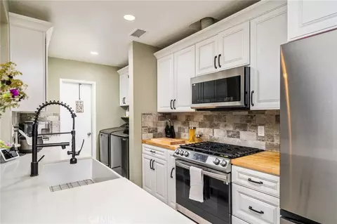 Kitchen - 5595 Hawthorne, Montclair, CA 91763 photo 2 of 5