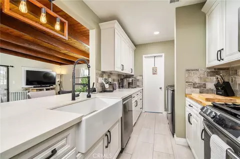 Kitchen - 5595 Hawthorne, Montclair, CA 91763 photo 3 of 5