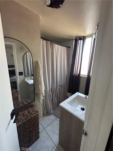 Bath - 6979 Palm Ct, Riverside, CA 92506 photo 2 of 3