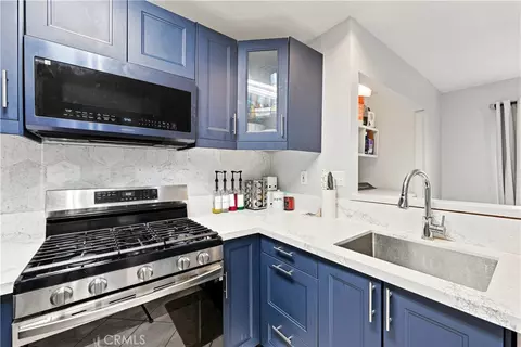 Kitchen - 106 Racquet Clb, Compton, CA 90220 photo 3 of 3