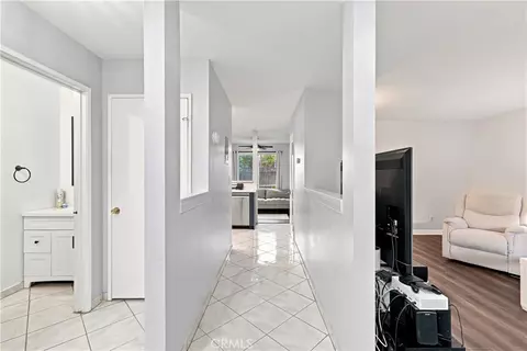 Entry Way - 106 Racquet Clb, Compton, CA 90220 photo 2 of 4