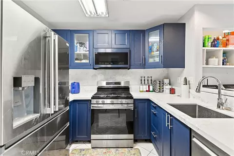 Kitchen - 106 Racquet Clb, Compton, CA 90220 photo 1 of 3
