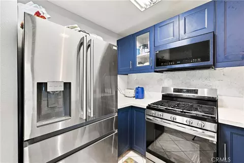 Kitchen - 106 Racquet Clb, Compton, CA 90220 photo 2 of 3