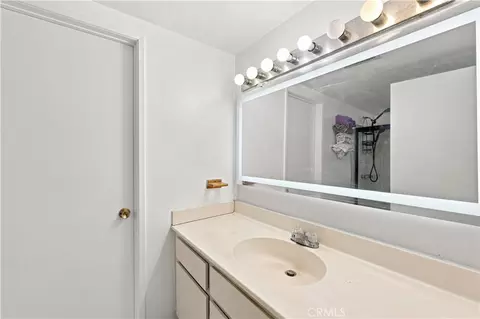 Bath - 106 Racquet Clb, Compton, CA 90220 photo 1 of 2