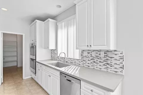 Kitchen - 4662 Palmilla, Perris, CA 92571 photo 4 of 5