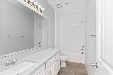 Bath - 4662 Palmilla, Perris, CA 92571 photo 1 of 4