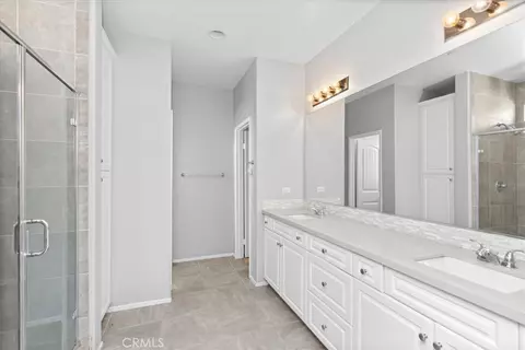 Bath - 4662 Palmilla, Perris, CA 92571 photo 3 of 4