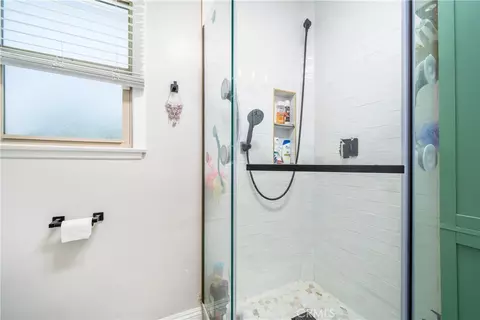 Bath - 5595 Hawthorne, Montclair, CA 91763 photo 2 of 3