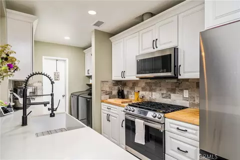 Kitchen - 5595 Hawthorne, Montclair, CA 91763 photo 2 of 3