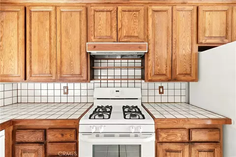 Kitchen - 2906 Fall River Cir, Westlake Village, CA 91362 photo 4 of 5