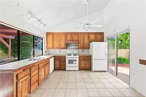 Kitchen - 2906 Fall River Cir, Westlake Village, CA 91362 photo 2 of 5