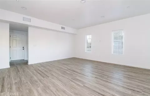 Living - 5510 E Los Angeles Ave #3, Simi Valley, CA 93063 photo 2 of 3