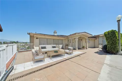 2469 Ivanhoe Dr, Los Angeles, CA 90039