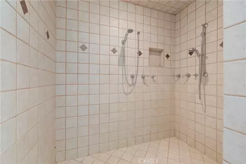Bath - 6922 G St, Merced, CA 95340 photo 4 of 4