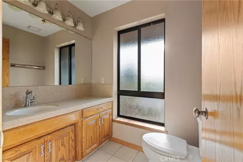 Bath - 6922 G St, Merced, CA 95340 photo 2 of 4
