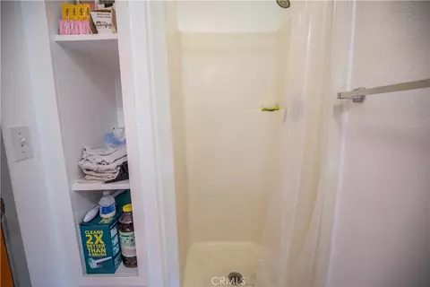 Bath - 1122 N St, Merced, CA 95341 photo 2 of 2