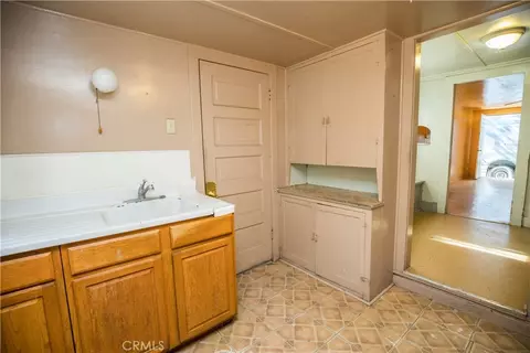 Entry Way - 1122 N St, Merced, CA 95341 photo 1 of 2
