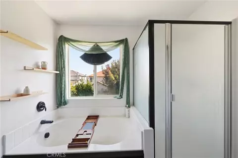 Bath - 84 Jack Ct, Merced, CA 95341 photo 5 of 6