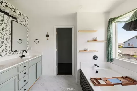 Bath - 84 Jack Ct, Merced, CA 95341 photo 3 of 6