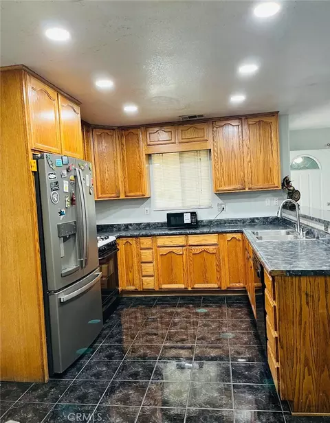 Kitchen - 505 Mount Everest, Modesto, CA 95358 photo 3 of 3