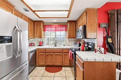 Kitchen - 3045 Silver Elm, Merced, CA 95340 photo 3 of 4