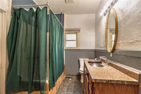 Bath - 902 W 20th St, Merced, CA 95340 photo 2 of 2