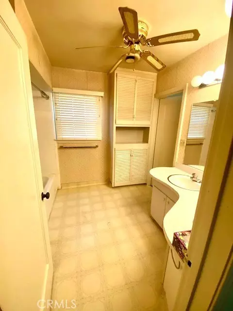 Bath - 8 W 25th St, Merced, CA 95340 photo 1 of 2