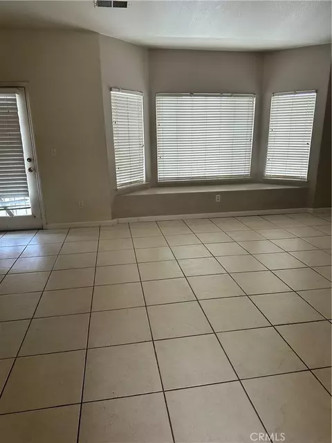 Living - 692 Gateway, Merced, CA 95340 photo 2 of 6